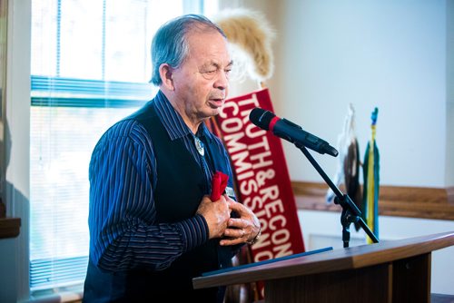 MIKAELA MACKENZIE / WINNIPEG FREE PRESS
Elder Norman Meade holds a pouch of tobacco close to his heart as he says a prayer before the release of the KAIROS Education for Reconciliation Report Card at the National Centre for Truth and Reconciliation at the University of Manitoba in Winnipeg on Tuesday, Oct. 9, 2018.
Winnipeg Free Press 2018.