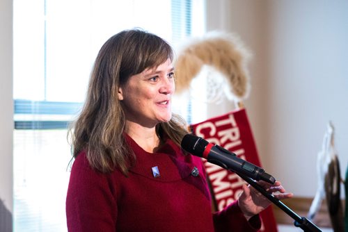 MIKAELA MACKENZIE / WINNIPEG FREE PRESS
Jennifer Henry, executive director of KAIROS Canada, speaks at the release of the KAIROS Education for Reconciliation Report Card at the National Centre for Truth and Reconciliation at the University of Manitoba in Winnipeg on Tuesday, Oct. 9, 2018.
Winnipeg Free Press 2018.