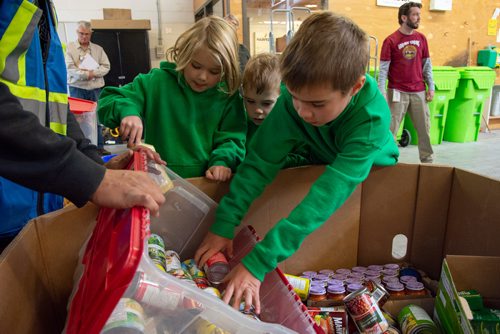 Canstar Community News Oct. 2, 2018 - Maxwell Oliver and his siblings delivered the donations from their Cast-A-Can initiative to Winnipeg Harvest on Oct. 2. (EVA WASNEY/CANSTAR COMMUNITY NEWS/METRO)