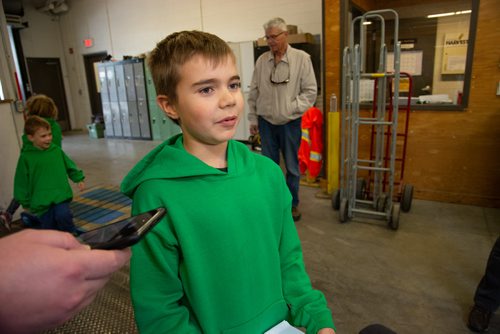 Canstar Community News Oct. 2, 2018 - Maxwell Oliver and his siblings delivered the donations from their Cast-A-Can initiative to Winnipeg Harvest on Oct. 2. (EVA WASNEY/CANSTAR COMMUNITY NEWS/METRO)