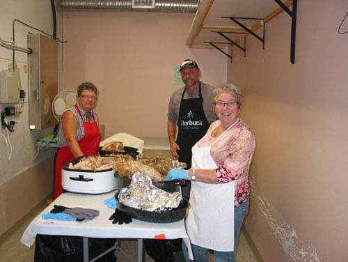 Canstar Community News Sept. 30, 2018 - Volunteers take the meat off the donated cooked turkeys at the Starbuck Fowl Supper on Sept. 30. (ANDREA GEARY/CANSTAR COMMUNITY NEWS)