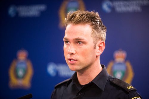 MIKAELA MACKENZIE / WINNIPEG FREE PRESS
Constable Jay Murray speaks about a fraud charge and firearms arrests and concerns at a press conference in Winnipeg on Wednesday, Oct. 10, 2018.
Winnipeg Free Press 2018.