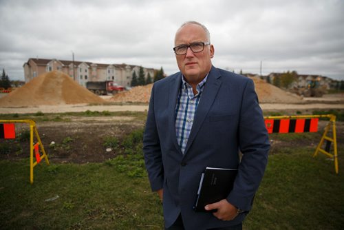 MIKE DEAL / WINNIPEG FREE PRESS
Mayoral candidate Tim Diack unveils his infrastructure plan at a press conference beside the construction at Waverley Street and Wilks Avenue Wednesday afternoon. The Winnipeg Free Press were the only media to attend. 
181010 - Wednesday, October 10, 2018.