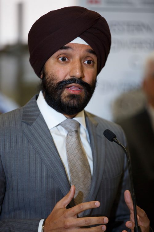 MIKE DEAL / WINNIPEG FREE PRESS
Navdeep Bains, Minister of Innovation, Science and Economic Development, announced funding to strengthen Manitobas aerospace industry while at Composites Innovation Centre, 158 Commerce Drive, Wednesday morning. 
181010 - Wednesday, October 10, 2018.