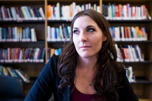 MIKAELA MACKENZIE / WINNIPEG FREE PRESS
Addictions Foundation of Manitoba education and research specialist Kathleen Keating -Toews pose for a portrait in the office in Winnipeg on Thursday, Oct. 11, 2018.
Winnipeg Free Press 2018.