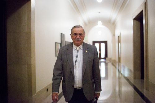 MIKAELA MACKENZIE / WINNIPEG FREE PRESS
PC MLA Cliff Graydon walks down the hall at the Manitoba Legislative Building in Winnipeg on Thursday, Oct. 11, 2018.
Winnipeg Free Press 2018.