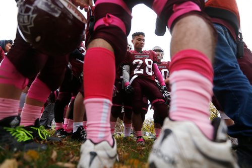 JOHN WOODS / WINNIPEG FREE PRESS
Daniel Mac Maroons' Dee Eh (28) and his team wear pink for breast cancer during a half-time huddle in their game against Murdoch Mackay Clansman Thursday, October 11, 2018.