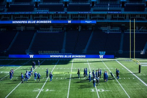 MIKAELA MACKENZIE / WINNIPEG FREE PRESS
The Bombers practice at the Investors Group Field in Winnipeg on Friday, Oct. 12, 2018. 
Winnipeg Free Press 2018.