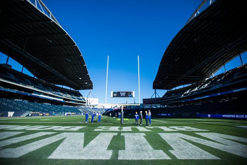 MIKAELA MACKENZIE / WINNIPEG FREE PRESS
The Bombers practice at the Investors Group Field in Winnipeg on Friday, Oct. 12, 2018. 
Winnipeg Free Press 2018.