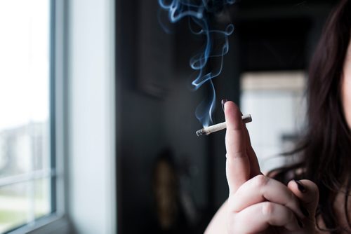 MIKAELA MACKENZIE / WINNIPEG FREE PRESS
A cannabis dealer smokes a joint in Winnipeg on Saturday, Oct. 13, 2018. 
Winnipeg Free Press 2018.