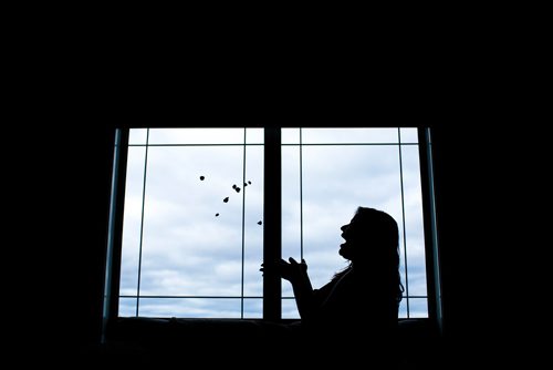 MIKAELA MACKENZIE / WINNIPEG FREE PRESS
A cannabis dealer throws weed into the air for fun in Winnipeg on Saturday, Oct. 13, 2018. 
Winnipeg Free Press 2018.