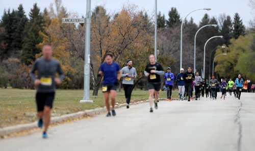 TREVOR HAGAN / WINNIPEG FREE PRESS
The 7th annual Winnipeg Fire Paramedic Services Half Marathon heads up Park Boulevard, Sunday, October 14, 2018.