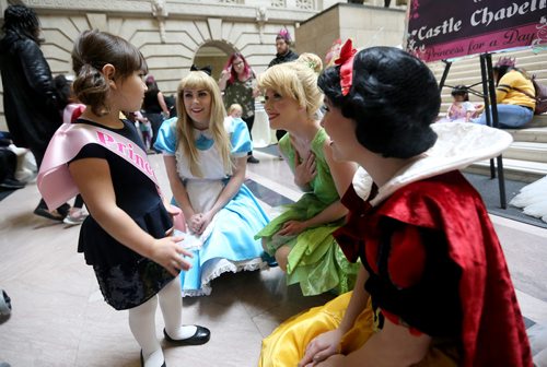 TREVOR HAGAN / WINNIPEG FREE PRESS
Hope Kham, 5, meeting princesses at "Castle Chavella" at the Manitoba Legislative Building, as more than 100 young girls, including 70 battling life threatening or chronic illness were crowned Princess for a Day, Sunday, October 14, 2018.