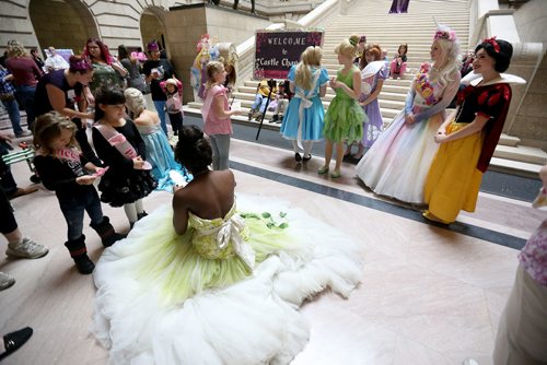 TREVOR HAGAN / WINNIPEG FREE PRESS
Princess for a Day at "Castle Chavella" at the Manitoba Legislative Building, as more than 100 young girls, including 70 battling life threatening or chronic illness, Sunday, October 14, 2018.