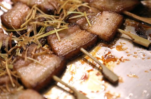 JASON HALSTEAD / WINNIPEG FREE PRESS

Pork-belly 'pops' made with honey from Oak Bluff's Bee Boyzz Honey during the 12th Great Manitoba Food Fight on Sept. 19, 2018 at De Lucas Cooking Studio. (See Social Page)