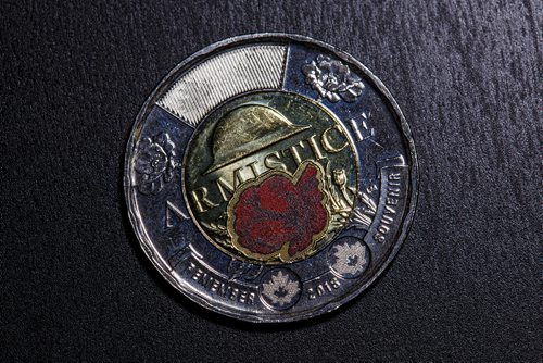 MIKE DEAL / WINNIPEG FREE PRESS
The Royal Canadian Mint announced the issuing of a new two-dollar circulation coin commemorating the 100th anniversary of the Armistice.
The coin recalls the signing of the historic peace treaty ending the First World War on November 11, 1918.
181015 - Monday, October 15, 2018.