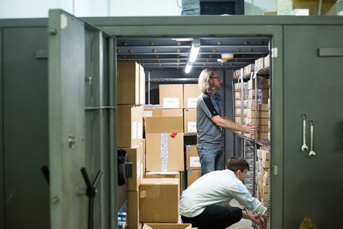 MIKAELA MACKENZIE / WINNIPEG FREE PRESS
Donnie Smith, assistant manager (top), unpacks inventory in the vault with store manager Chad LaPointe at the Delta 9 cannabis store in Winnipeg on Tuesday, Oct. 16, 2018. Smith estimates that there is about 50,000 grams of cannabis in the vault at this time.
Winnipeg Free Press 2018.