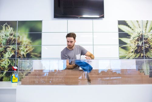 MIKAELA MACKENZIE / WINNIPEG FREE PRESS
Nathan McMullin cleans the sensory bar display case as Delta 9 cannabis store prepares for opening day in Winnipeg on Tuesday, Oct. 16, 2018. 
Winnipeg Free Press 2018.