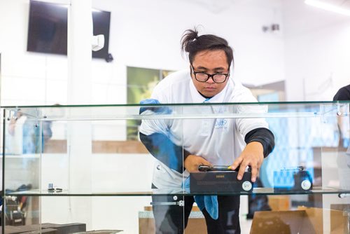 MIKAELA MACKENZIE / WINNIPEG FREE PRESS
Ruel Bantados stocks glassware display cases as the Delta 9 cannabis store prepares for opening day in Winnipeg on Tuesday, Oct. 16, 2018. 
Winnipeg Free Press 2018.