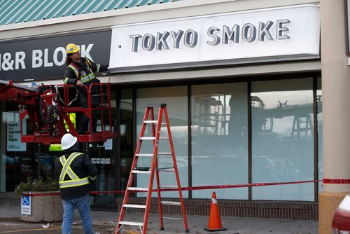 JOHN WOODS / WINNIPEG FREE PRESS
Signage is installed at the cannabis store, Tokyo Smoke, Tuesday, October 16, 2018 and will be opening tomorrow when cannabis becomes legal in Canada.