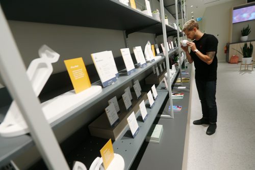 JOHN WOODS / WINNIPEG FREE PRESS
Kevin Starke, retail training manager for the cannabis store, Tokyo Smoke, sets up product on shelving Tuesday, October 16, 2018 prior to opening tomorrow when cannabis becomes legal in Canada.