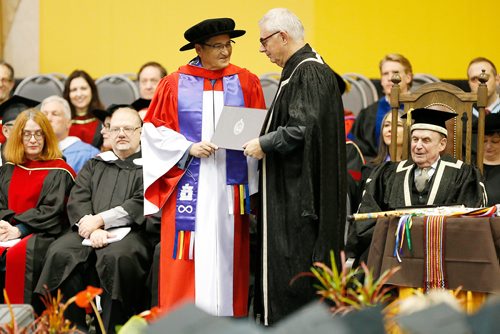 JOHN WOODS / WINNIPEG FREE PRESS
Ovide Mercredi receives an honorary Doctor of Laws at the University of Manitoba's 51st Fall Convocation ceremony Wednesday, October 17, 2018.