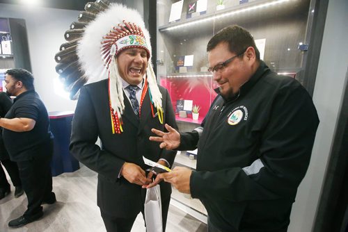 JOHN WOODS / WINNIPEG FREE PRESS
William Moore, Nisichawayasihk Cree Nation, right, checks out Onekanaw Christian Sinclair, Opaskwayak Cree Nation cannabis he bought as the first customer at the opening of Meta Cannabis Supply Co Wednesday, October 17, 2018. Opaskwayak Cree Nation is a major shareholder of National Access Cannabis. Nisichawayasihk Cree Nation will be a shareholder in the Meta store in Thompson.