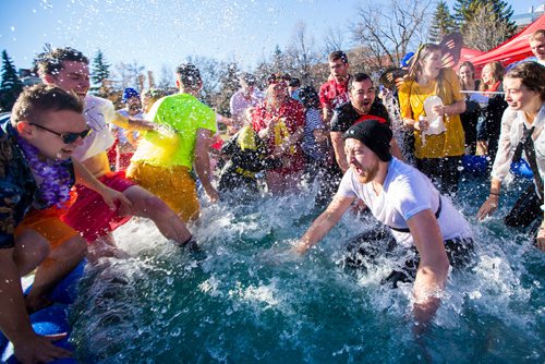 MIKAELA MACKENZIE / WINNIPEG FREE PRESS
Students from the Asper School of Business jump into an icy pool to raise money for the United Way at the University of Manitoba in Winnipeg on Thursday, Oct. 18, 2018. 
Winnipeg Free Press 2018.