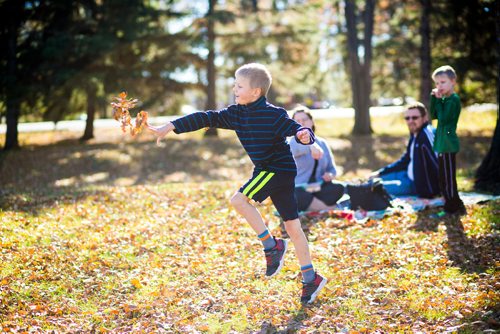 MIKAELA MACKENZIE / WINNIPEG FREE PRESS
Toby Wohlgemut, nine, explores St. Vital Park in Winnipeg on Thursday, Oct. 18, 2018. 
Winnipeg Free Press 2018.