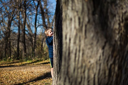 MIKAELA MACKENZIE / WINNIPEG FREE PRESS
Toby Wohlgemut, nine, explores St. Vital Park in Winnipeg on Thursday, Oct. 18, 2018. 
Winnipeg Free Press 2018.