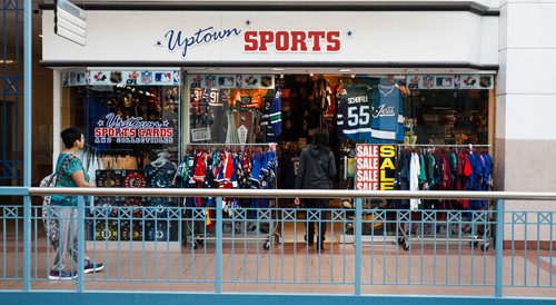 MIKE DEAL / WINNIPEG FREE PRESS
Uptown Sports which is on the 2nd level of Portage Place Shopping Centre is celebrating its 15th anniversary in downtown Winnipeg.
181018 - Thursday, October 18, 2018.