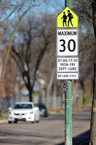 TREVOR HAGAN / WINNIPEG FREE PRESS
30km/h school zone speed limit sign on Grosvernor Avenue near Wilton Street, Thursday, October 18, 2018.