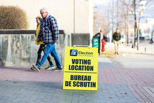 MIKAELA MACKENZIE / WINNIPEG FREE PRESS
Advance voting signage at City Hall in Winnipeg on Friday, Oct. 19, 2018. 
Winnipeg Free Press 2018.