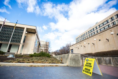 MIKAELA MACKENZIE / WINNIPEG FREE PRESS
Advance voting signage at City Hall in Winnipeg on Friday, Oct. 19, 2018. 
Winnipeg Free Press 2018.