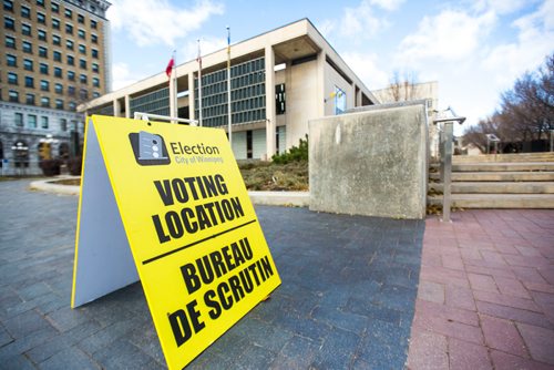 MIKAELA MACKENZIE / WINNIPEG FREE PRESS
Advance voting signage at City Hall in Winnipeg on Friday, Oct. 19, 2018. 
Winnipeg Free Press 2018.