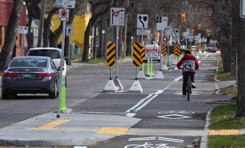 MIKE DEAL / WINNIPEG FREE PRESS
Cyclists use the new bike lane on McDermot Avenue Friday afternoon. 
181019 - Friday, October 19, 2018