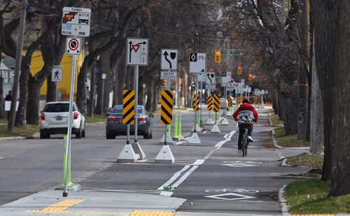 MIKE DEAL / WINNIPEG FREE PRESS
Cyclists use the new bike lane on McDermot Avenue Friday afternoon. 
181019 - Friday, October 19, 2018