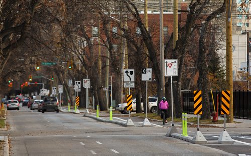 MIKE DEAL / WINNIPEG FREE PRESS
Cyclists use the new bike lane on McDermot Avenue Friday afternoon. 
181019 - Friday, October 19, 2018.