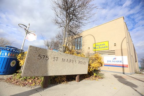 TREVOR HAGAN / WINNIPEG FREE PRESS
Nova Physiotherapy, a longtime tenant at the Medical Arts Building, will be moving into the first floor of 575 St. Mary's Road, Friday, October 19, 2018.