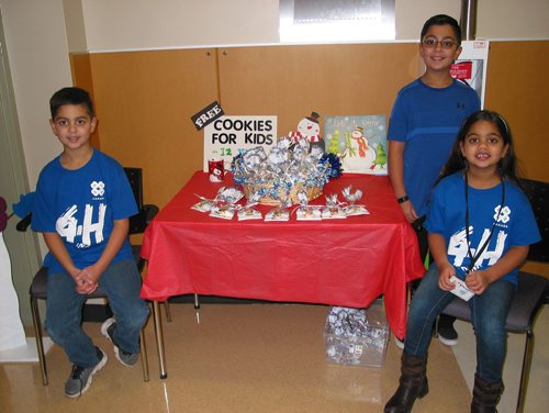 Canstar Community News Oct. 13, 2018 - Headingley 4-H Club members (from left) Evan, Ethan and Jaden Narine volunteered to give out free cookies to children attending this year's Headingley Christmas Arts and Crafts sale. (ANDREA GEARY/CANSTAR COMMUNITY NEWS)