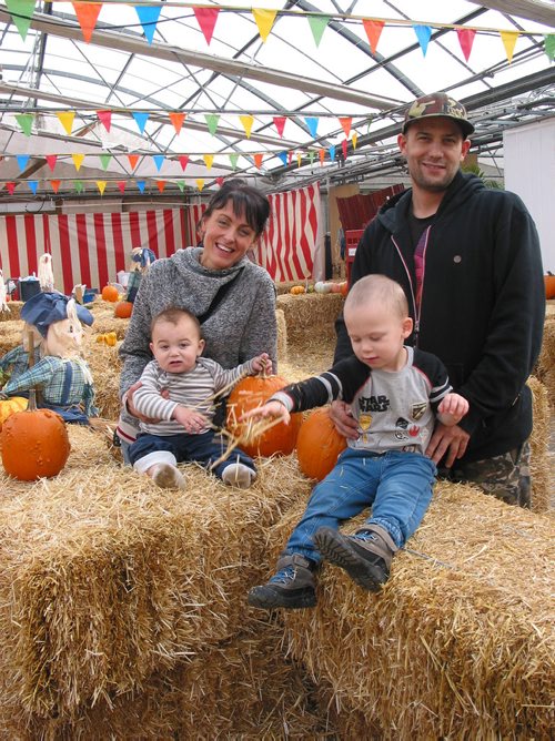 Canstar Community News Oct. 13, 2018 - Karen and mat Litinsky and shown with children Niko and Orion at Shelmerdine's Kids Fun Zone. (ANDREA GEARY/CANSTAR COMMUNITY NEWS)