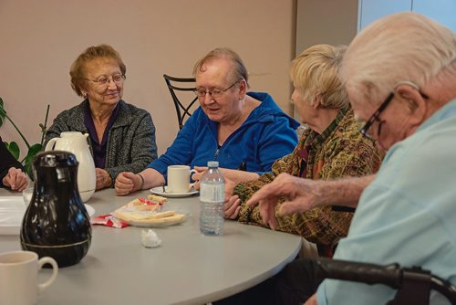 Canstar Community News Oct. 16 - Members of the St. James-Assiniboia 55-plus centre get together for coffee talk, one of the centre's socialization programs. (EVA WASNEY/CANSTAR COMMUNITY NEWS/METRO)