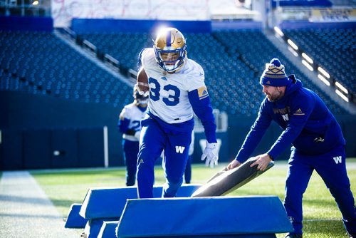 MIKAELA MACKENZIE / WINNIPEG FREE PRESS
Bombers practice at Investors Group Field in Winnipeg on Monday, Oct. 22, 2018. 
Winnipeg Free Press 2018.