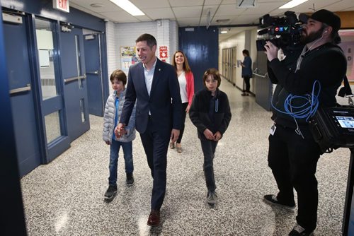 MIKE DEAL / WINNIPEG FREE PRESS
Brian and Tracy Bowman bring their kids Hayden (black jacket), 10, and Austin (grey jacket), 8, to the voting booth at École Charleswood School Wednesday morning to vote in the civic election. 
181024 - Wednesday, October 24, 2018
