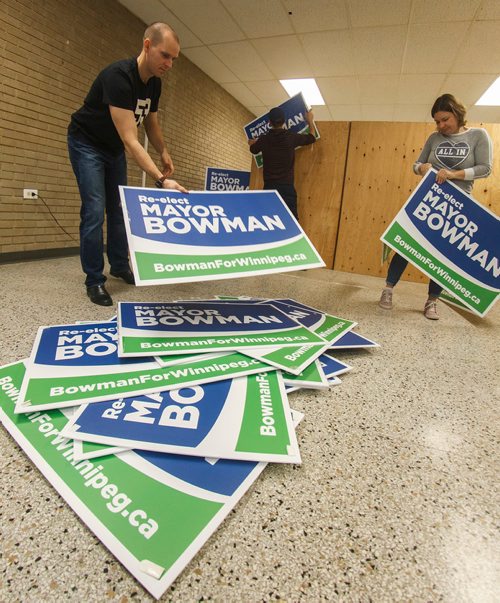 MIKE DEAL / WINNIPEG FREE PRESS
Jonathan Hildebrand (left) and Tricia Chestnut, campaign volunteers, tear down the office for Brian Bowman's mayoral campaign the morning after the election.
181025 - Thursday, October 25, 2018.