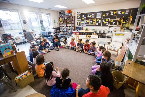 MIKAELA MACKENZIE / WINNIPEG FREE PRESS
Grade 1-3 students do mindfulness activities at Sargent Park School in Winnipeg on Thursday, Oct. 25, 2018. 
Winnipeg Free Press 2018.