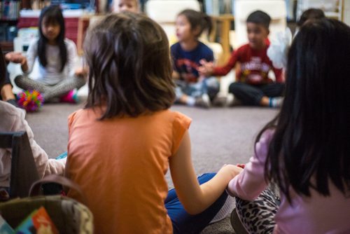 MIKAELA MACKENZIE / WINNIPEG FREE PRESS
Grade 1-3 students do mindfulness activities at Sargent Park School in Winnipeg on Thursday, Oct. 25, 2018. 
Winnipeg Free Press 2018.