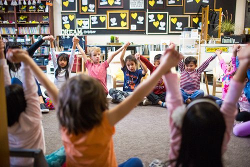 MIKAELA MACKENZIE / WINNIPEG FREE PRESS
Grade 1-3 students do mindfulness activities at Sargent Park School in Winnipeg on Thursday, Oct. 25, 2018. 
Winnipeg Free Press 2018.