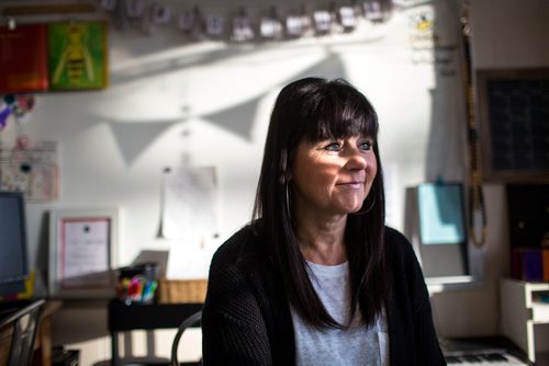 MIKAELA MACKENZIE / WINNIPEG FREE PRESS
Sue Macfarlane Penner, teacher, poses for a portrait at Sargent Park School in Winnipeg on Thursday, Oct. 25, 2018. 
Winnipeg Free Press 2018.