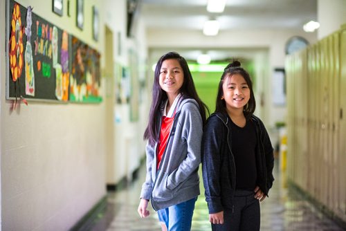 MIKAELA MACKENZIE / WINNIPEG FREE PRESS
Jarylle Santos, 13 (left), and Mikayla Seculles, 10, at Sargent Park School in Winnipeg on Thursday, Oct. 25, 2018. 
Winnipeg Free Press 2018.